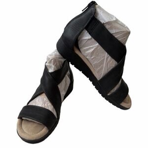 Earth Spirit Black Crisscross Zip-Back Sandals